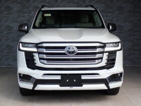 
									TOYOTA Land Cruiser Wagon ZX Pearl White 2024′ FKHNT full								