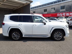 
									TOYOTA Land Cruiser Wagon ZX Pearl White 2024′ FKHNT full								