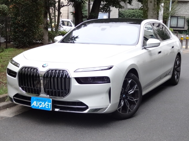 BMW 7 Series 740i Excellence Pearl White 2024′ FKHPN