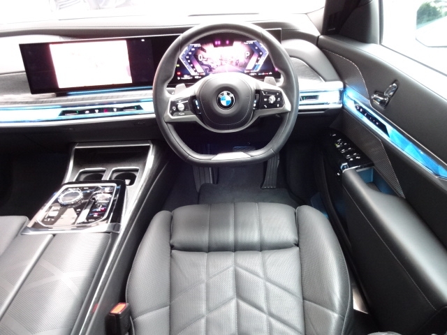 BMW 7 Series 740i Excellence Pearl White 2024′ FKHPN