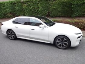 
									BMW 7 Series 740i Excellence Pearl White 2024′ FKHPN full								