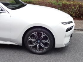 
									BMW 7 Series 740i Excellence Pearl White 2024′ FKHPN full								