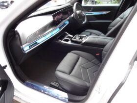 
									BMW 7 Series 740i Excellence Pearl White 2024′ FKHPN full								