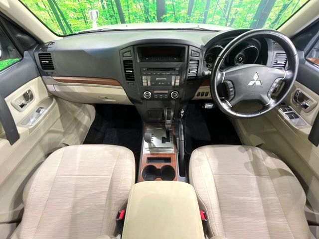 MITSUBISHI Pajero Exceed Pearl White 2010′ FKPOY