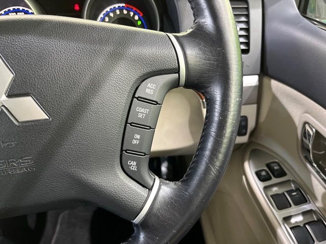 MITSUBISHI Pajero Exceed Pearl White 2010′ FKPOY