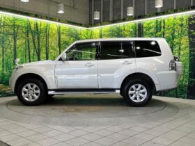 
									MITSUBISHI Pajero Exceed Pearl White 2010′ FKPOY full								