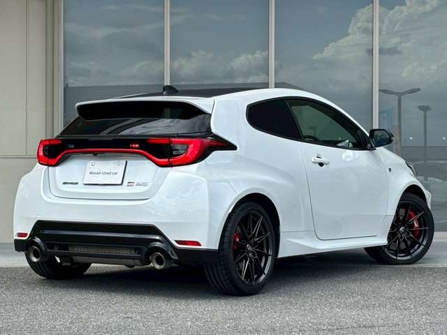 TOYOTA Yaris RZ High Performance Pearl White 2025′ FKQJD
