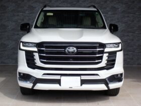 
									TOYOTA Land Cruiser Wagon ZX Pearl White 2021′ FMMRU full								