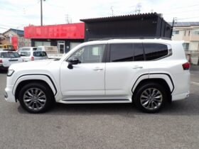 
									TOYOTA Land Cruiser Wagon ZX Pearl White 2021′ FMMRU full								