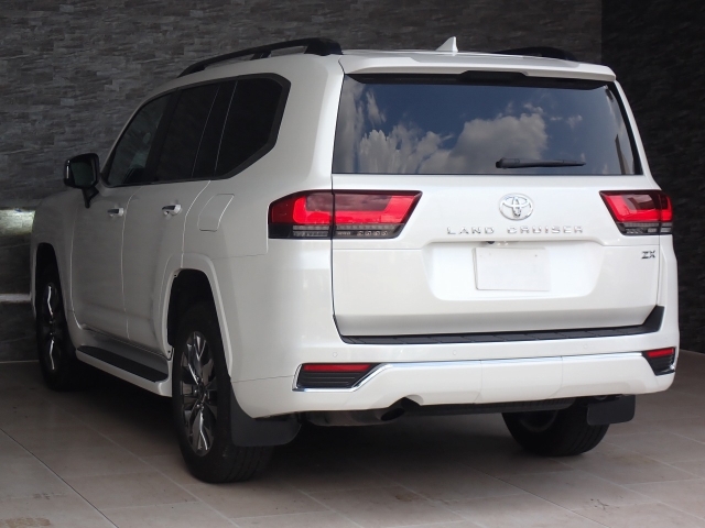 TOYOTA Land Cruiser Wagon ZX Pearl White 2022′ FMMRZ