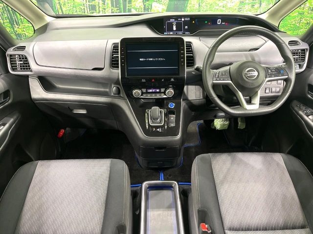 NISSAN Serena e-POWER Highway Star V Pearl White 2022′ FMUM1