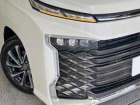 
									TOYOTA Voxy S-Z Pearl White 2025′ FMUUI full								