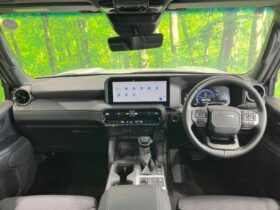 
									TOYOTA Land Cruiser Wagon VX Pearl White 2024′ FMVEX full								