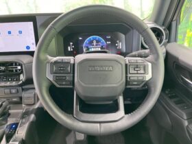 
									TOYOTA Land Cruiser Wagon VX Pearl White 2024′ FMVEX full								