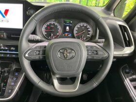 
									TOYOTA Voxy S-G Pearl White 2024′ FMVI2 full								