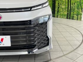 
									TOYOTA Voxy S-G Pearl White 2024′ FMVI2 full								
