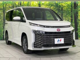 
									TOYOTA Voxy S-G Pearl White 2024′ FMVI2 full								