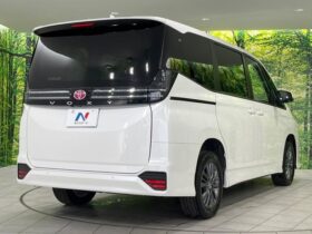 
									TOYOTA Voxy S-G Pearl White 2024′ FMVI2 full								