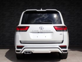 
									TOYOTA Land Cruiser Wagon ZX Pearl White 2022′ FORVW full								