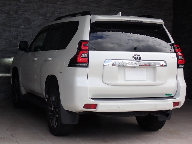 TOYOTA Land Cruiser Prado TX L Package Sunroof 7 Seater Pearl White 2022′ FORW8