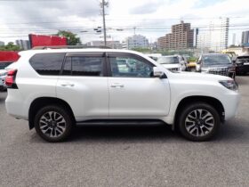 
									TOYOTA Land Cruiser Prado TX L Package Sunroof 7 Seater Pearl White 2022′ FORW8 full								