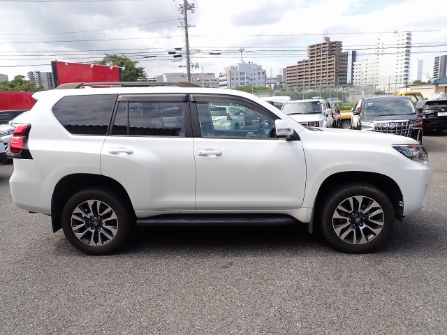 TOYOTA Land Cruiser Prado TX L Package Sunroof 7 Seater Pearl White 2022′ FORW8