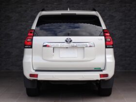 
									TOYOTA Land Cruiser Prado TX L Package Sunroof 7 Seater Pearl White 2022′ FORW8 full								