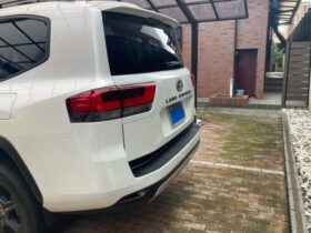 
									TOYOTA Land Cruiser Wagon GR Sport Pearl White 2024′ FR9L3 full								