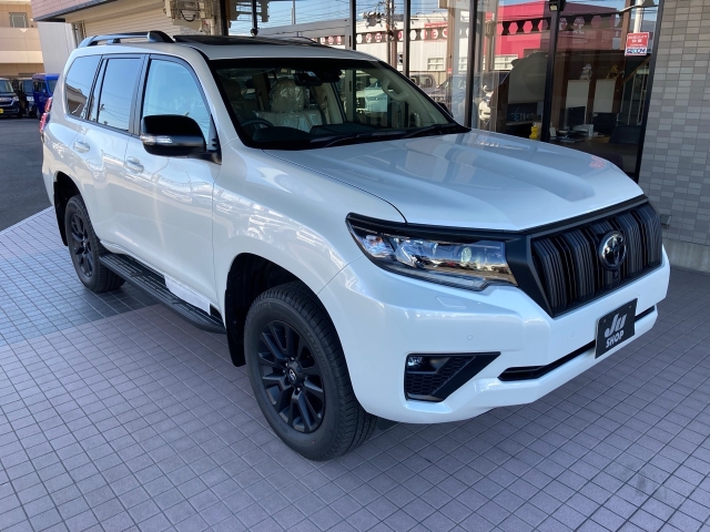 TOYOTA Land Cruiser Prado TXLpkg 7 Person Matte Black Ed Pearl White 2022′ HA00V
