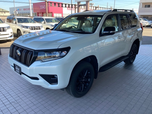 TOYOTA Land Cruiser Prado TXLpkg 7 Person Matte Black Ed Pearl White 2022′ HA00V