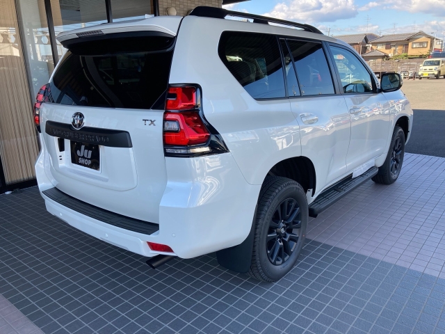 TOYOTA Land Cruiser Prado TXLpkg 7 Person Matte Black Ed Pearl White 2022′ HA00V