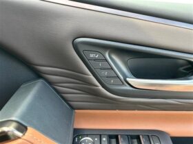 
									TOYOTA Vellfire 2.5 Z Premier 7 people Pearl White 2023′ HHEVR full								