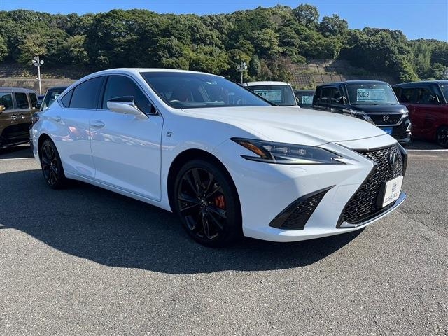 Lexus ES 2.5300h F Sport Pearl White 2023′ IJZO7