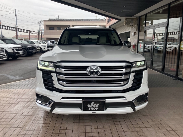 TOYOTA Land Cruiser Wagon ZX with Modelista Aero Parts Pearl White 2022′ INAOS