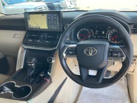 
									TOYOTA Land Cruiser Wagon ZX with Modelista Aero Parts Pearl White 2022′ INAOS full								