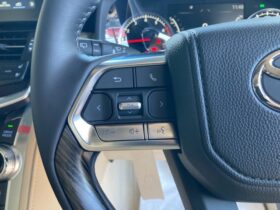 
									TOYOTA Land Cruiser Wagon ZX with Modelista Aero Parts Pearl White 2022′ INAOS full								