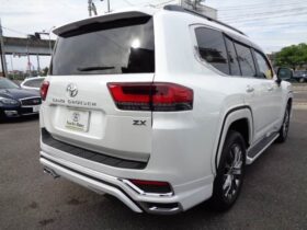 
									TOYOTA Land Cruiser Wagon ZX 7-seater Pearl White 2023′ J5FB6 full								
