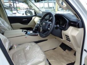 
									TOYOTA Land Cruiser Wagon ZX 7-seater Pearl White 2023′ J5FB6 full								