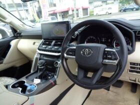
									TOYOTA Land Cruiser Wagon ZX 7-seater Pearl White 2023′ J5FB6 full								