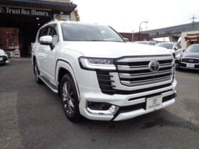 
									TOYOTA Land Cruiser Wagon ZX 7-seater Pearl White 2023′ J5FB6 full								