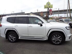 
									TOYOTA Land Cruiser Wagon ZX 7-seater Pearl White 2023′ J5FB6 full								