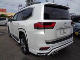 
									TOYOTA Land Cruiser Wagon ZX 7-seater Pearl White 2023′ J5FB6 full								