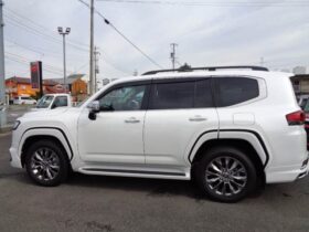 
									TOYOTA Land Cruiser Wagon ZX 7-seater Pearl White 2023′ J5FB6 full								