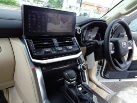 
									TOYOTA Land Cruiser Wagon ZX 7-seater Pearl White 2023′ J5FB6 full								
