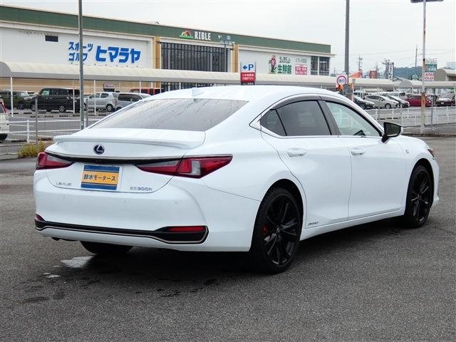 Lexus ES ES300h F SPORT Pearl White 2022′ JKFA1