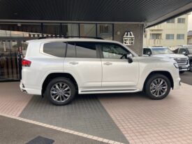 TOYOTA Land Cruiser Wagon ZX   Modelista Aero – Unused Pearl White 2023′ JWB67