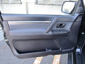 
									MITSUBISHI Pajero 3.0 Short VR-I 4WD Black 2010′ KEFGX full								