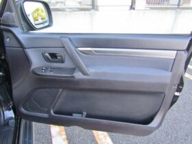 
									MITSUBISHI Pajero 3.0 Short VR-I 4WD Black 2010′ KEFGX full								