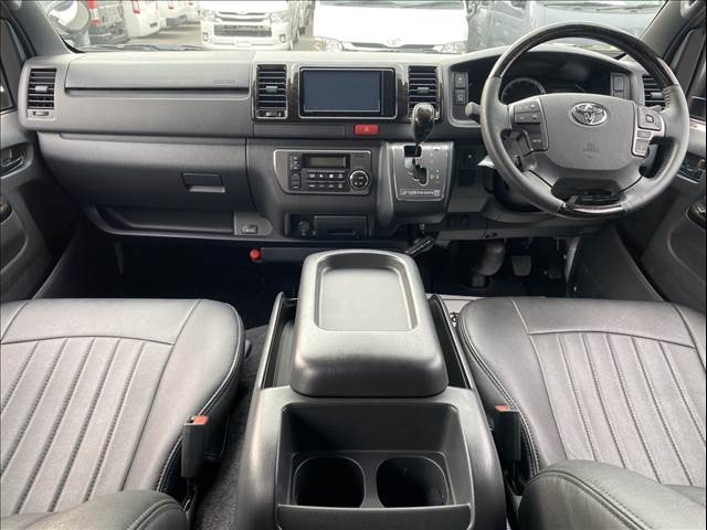 TOYOTA Hiace Van Super GL Dark Prime 2 Pearl White 2023′ KXQIN